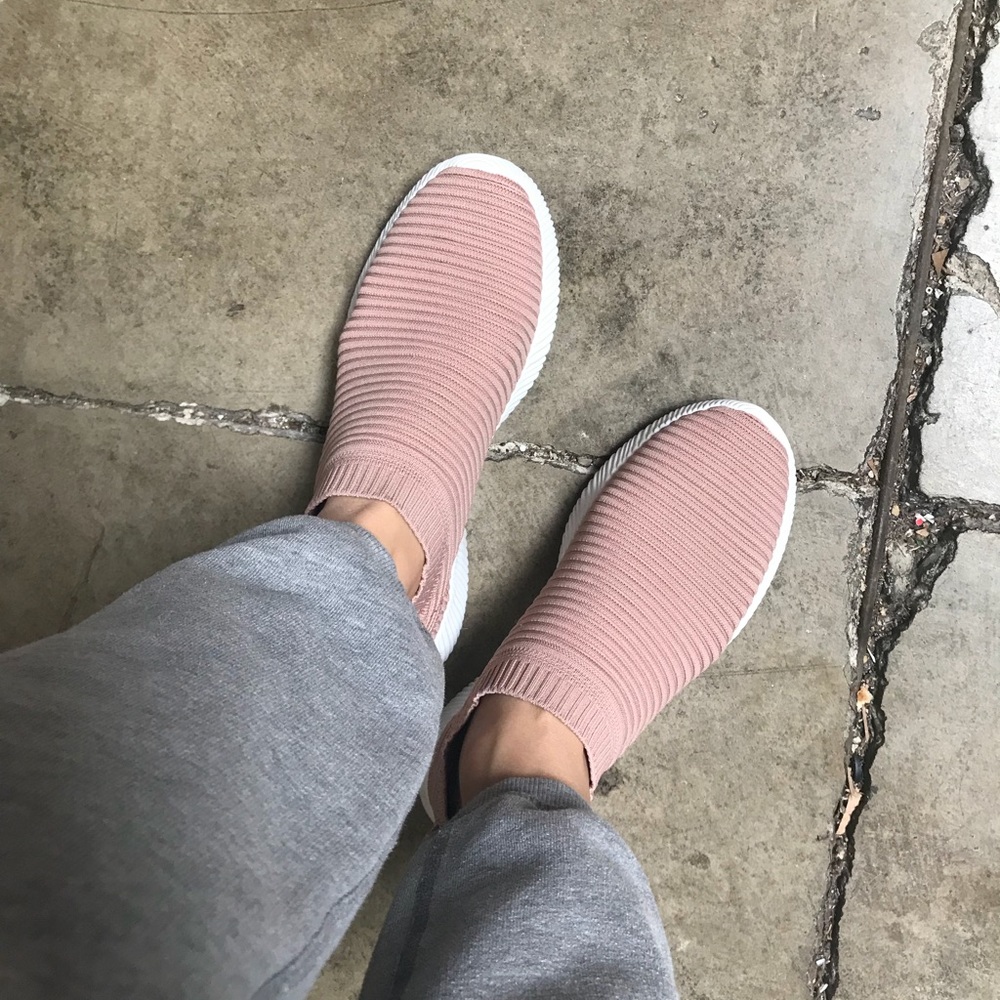 ❗️clearance❗️Light weight fly knit slip on sneaker - Picture 4 of 4